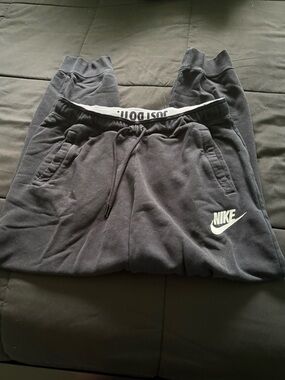 Nike Women’s Black Fleece Jogger Pants